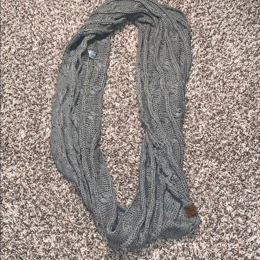 [C.C.] NWOT Gray Infinity Scarf